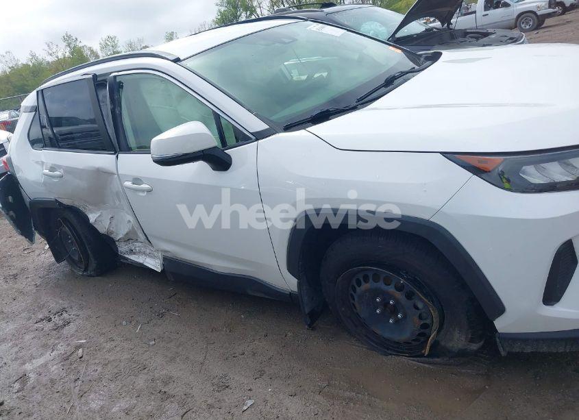 Photo 14 of 2019 Toyota Rav4 LE (VIN JTMG1RFV4KD022825)