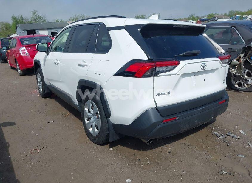 Photo 3 of 2019 Toyota Rav4 LE (VIN JTMG1RFV4KD022825)