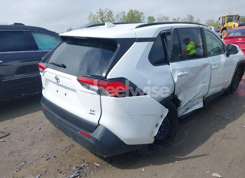 Photo 4 of 2019 Toyota Rav4 LE (VIN JTMG1RFV4KD022825)