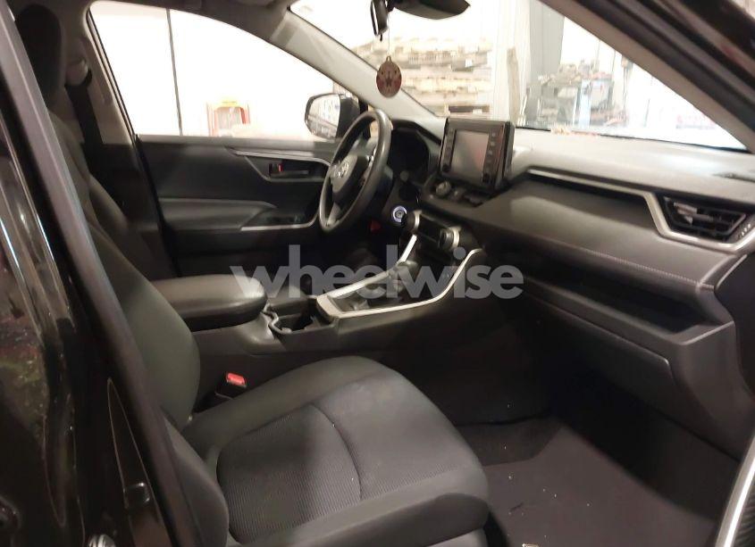 Photo 5 of 2019 Toyota Rav4 LE (VIN JTMG1RFV4KJ011244)