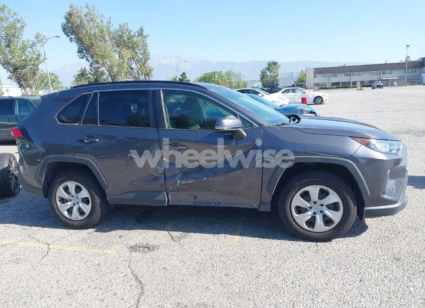 Photo 13 of 2019 Toyota Rav4 LE (VIN JTMG1RFV5KJ010605)
