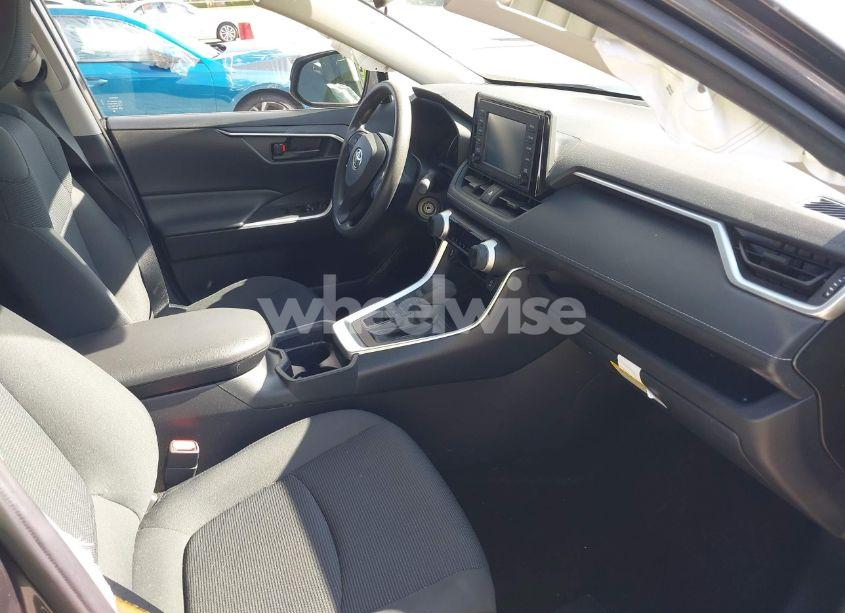 Photo 5 of 2019 Toyota Rav4 LE (VIN JTMG1RFV5KJ010605)