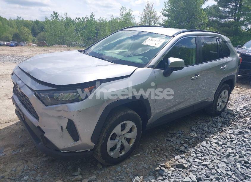 Photo 2 of 2019 Toyota Rav4 LE (VIN JTMG1RFV9KJ020859)