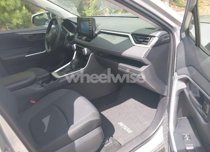 Photo 5 of 2019 Toyota Rav4 LE (VIN JTMG1RFV9KJ020859)