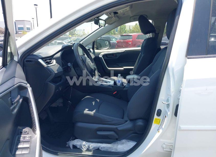 Photo 5 of 2019 Toyota Rav4 LE (VIN JTMH1RFV1KD029610)