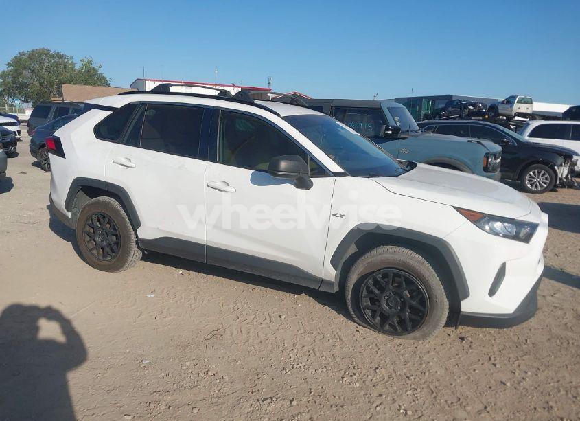 2020 Toyota Rav4 LE (VIN JTMH1RFV2LD051729) main photo