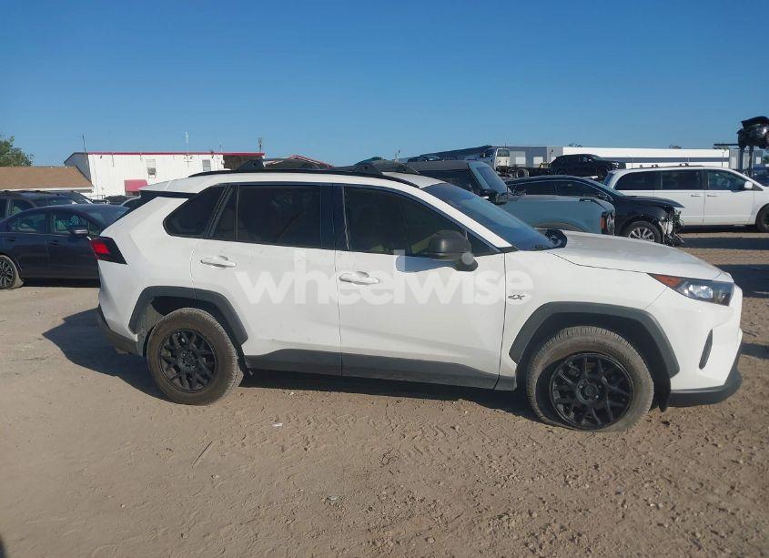 Photo 13 of 2020 Toyota Rav4 LE (VIN JTMH1RFV2LD051729)