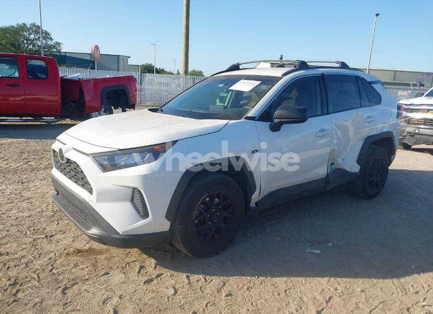 Photo 2 of 2020 Toyota Rav4 LE (VIN JTMH1RFV2LD051729)