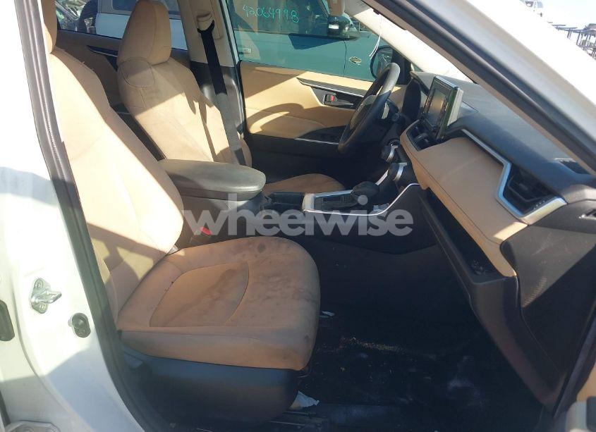 Photo 5 of 2020 Toyota Rav4 LE (VIN JTMH1RFV2LD051729)