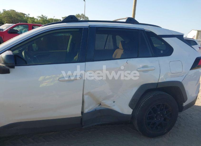 Photo 6 of 2020 Toyota Rav4 LE (VIN JTMH1RFV2LD051729)