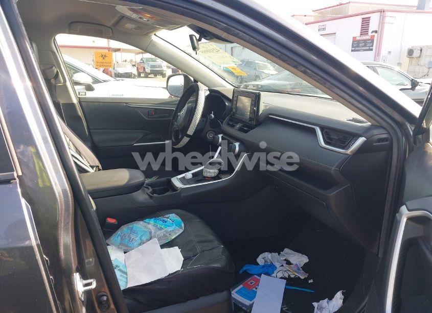 Photo 5 of 2019 Toyota Rav4 LE (VIN JTMH1RFV7KD027991)