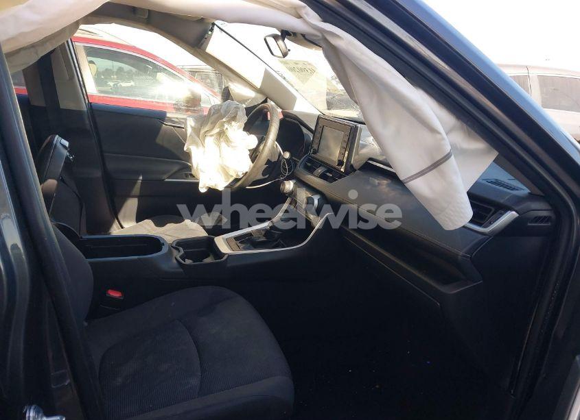 Photo 5 of 2019 Toyota Rav4 LE (VIN JTMH1RFV9KJ006495)