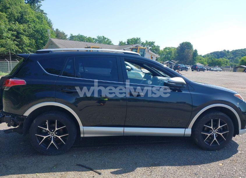 Photo 14 of 2016 Toyota Rav4 SE (VIN JTMJFREV2GJ089599)