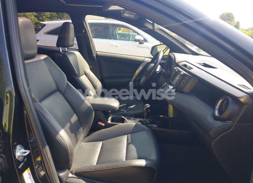 Photo 5 of 2016 Toyota Rav4 SE (VIN JTMJFREV2GJ089599)