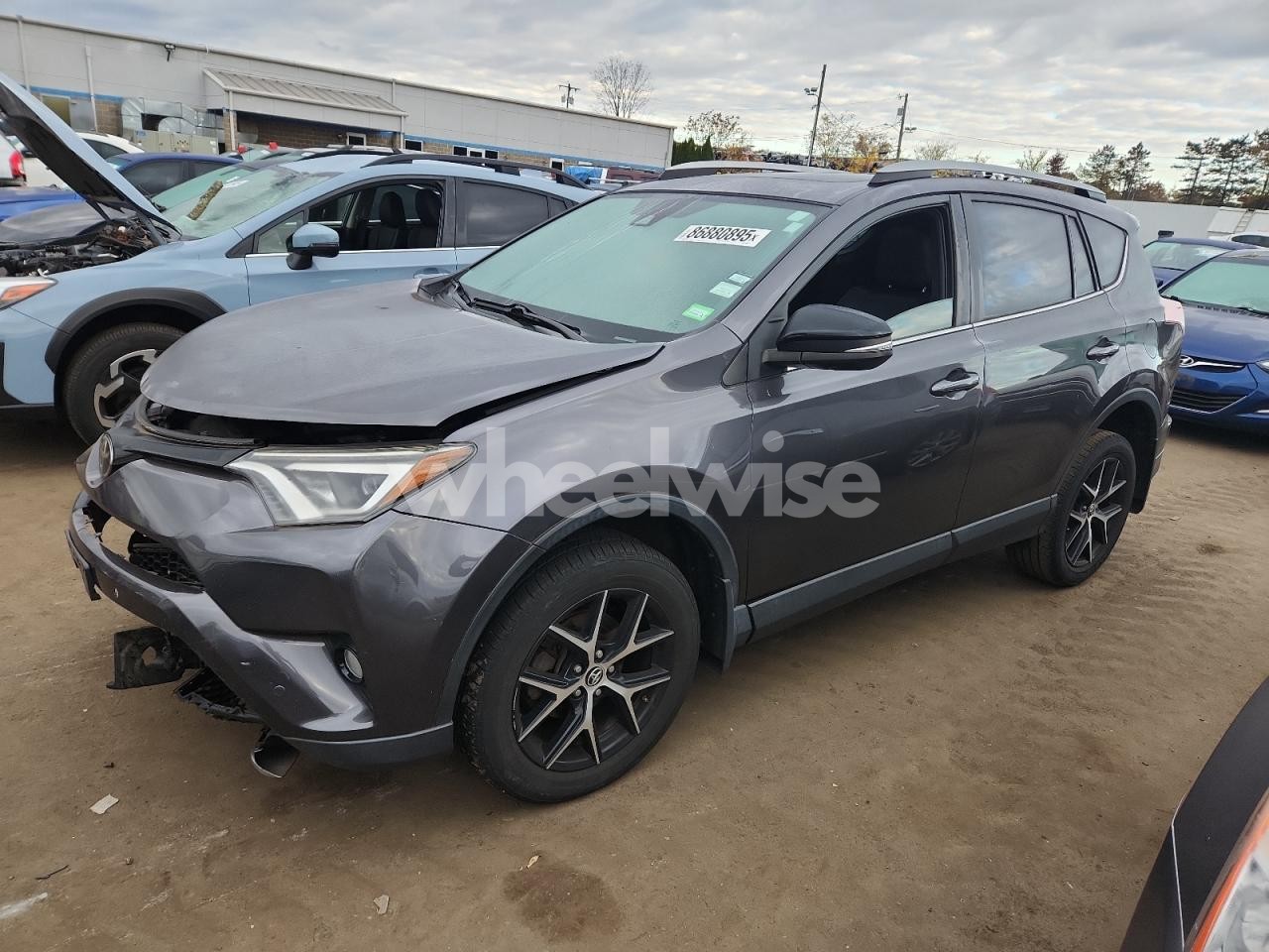 2017 TOYOTA RAV4 SE (VIN JTMJFREV2HJ156901) main photo