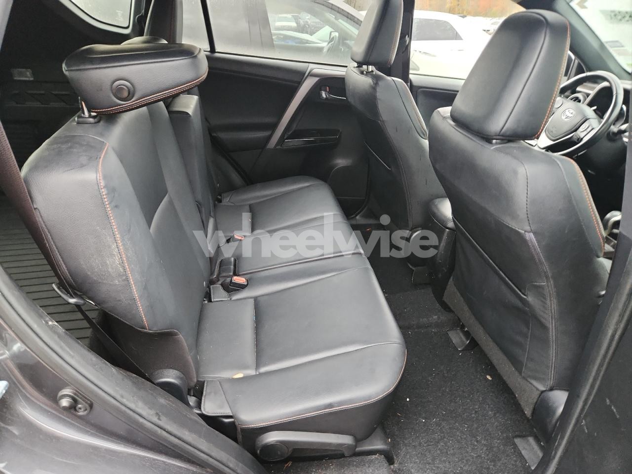 Photo 10 of 2017 TOYOTA RAV4 SE (VIN JTMJFREV2HJ156901)