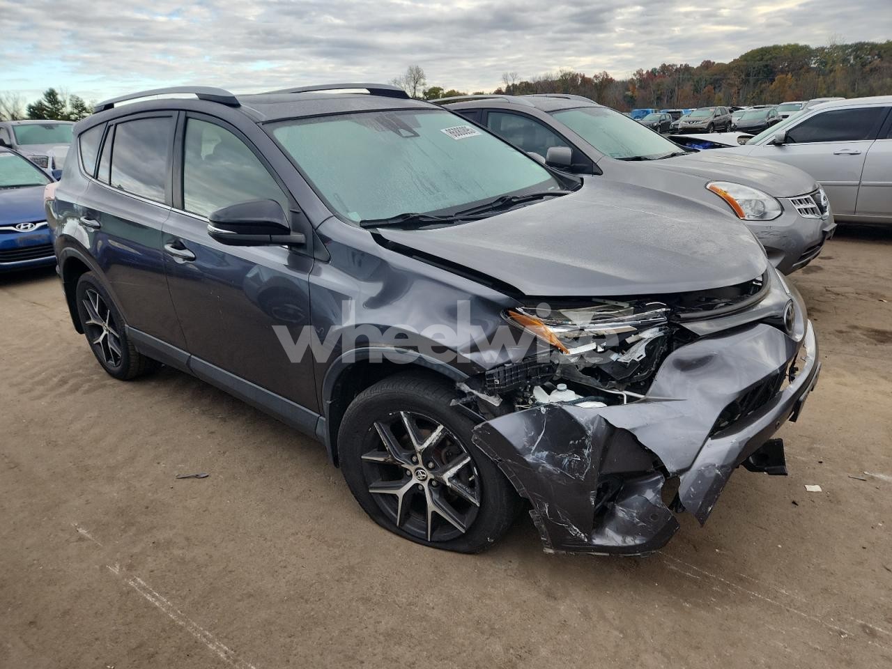 Photo 4 of 2017 TOYOTA RAV4 SE (VIN JTMJFREV2HJ156901)