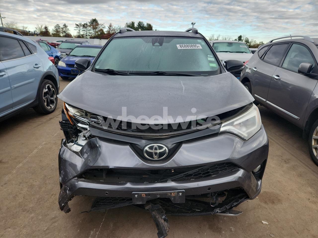 Photo 5 of 2017 TOYOTA RAV4 SE (VIN JTMJFREV2HJ156901)
