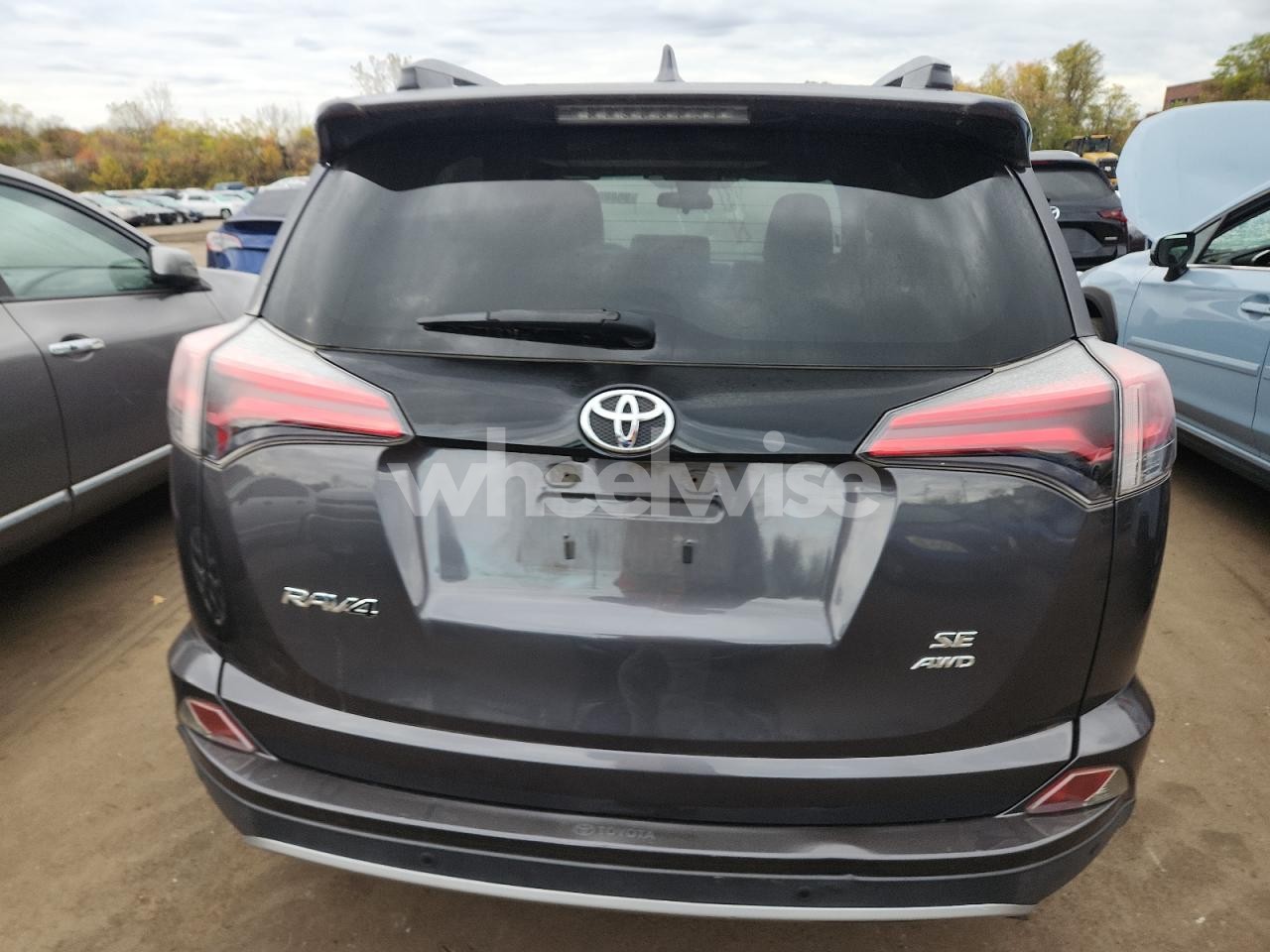 Photo 6 of 2017 TOYOTA RAV4 SE (VIN JTMJFREV2HJ156901)