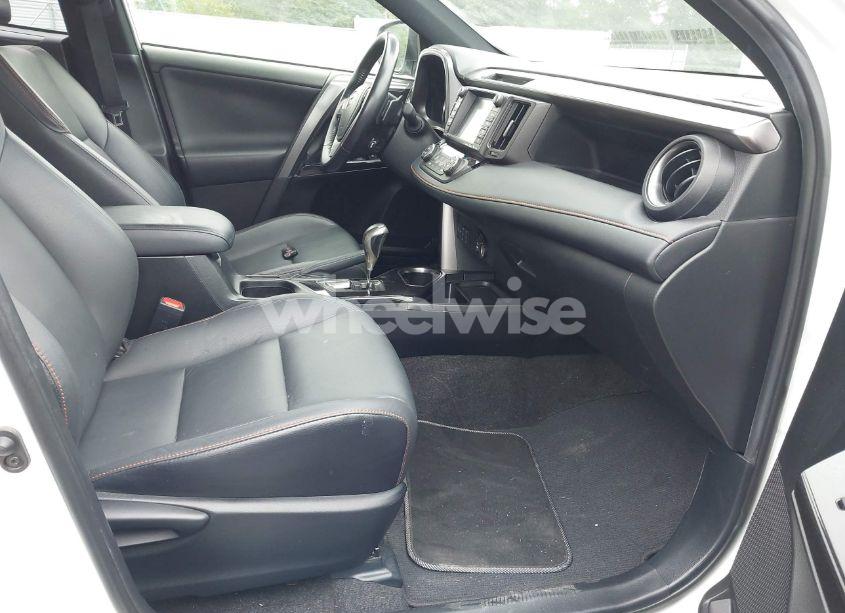 Photo 5 of 2017 Toyota Rav4 SE (VIN JTMJFREV6HD206035)