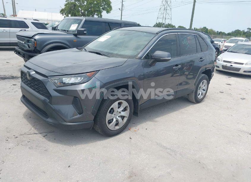 Photo 2 of 2019 Toyota Rav4 LE (VIN JTMK1RFV5KD006076)