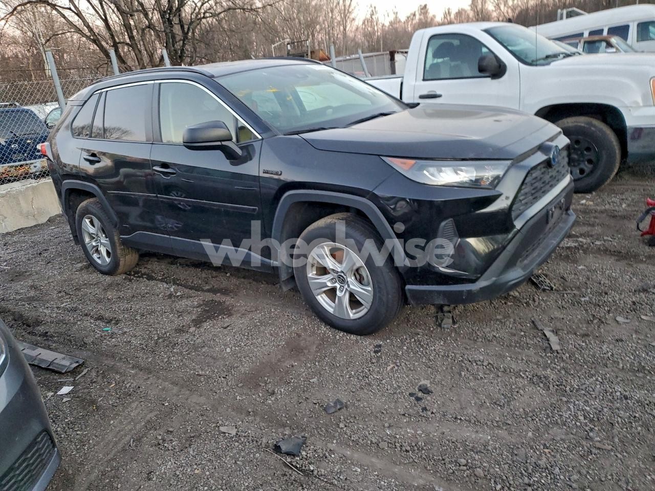 Photo 4 of 2021 TOYOTA RAV4 LE (VIN JTMLWRFV7MD134666)
