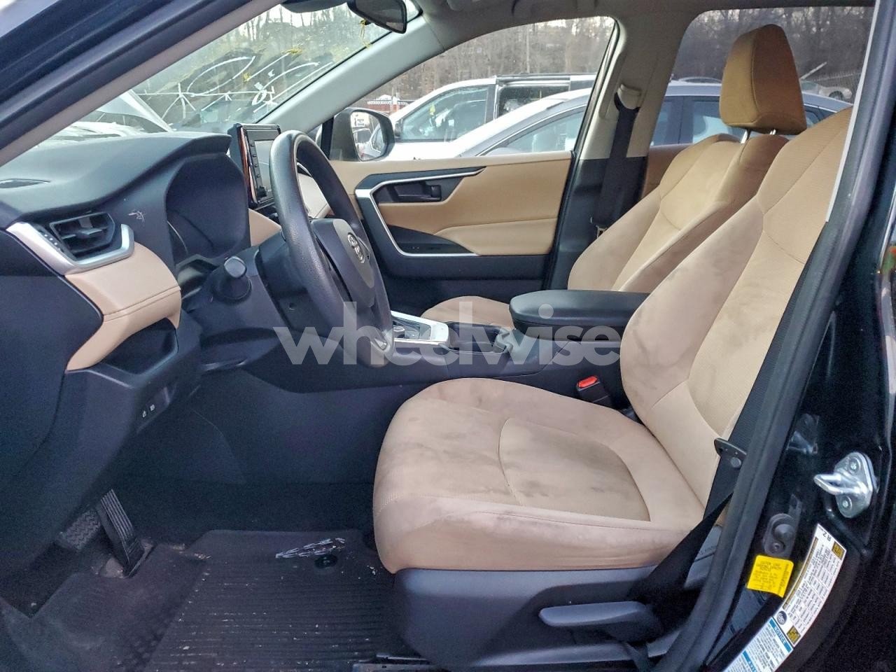 Photo 7 of 2021 TOYOTA RAV4 LE (VIN JTMLWRFV7MD134666)