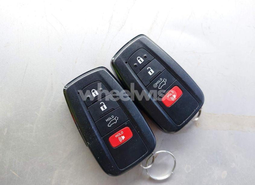 Photo 11 of 2021 Toyota Rav4 LIMITED (VIN JTMN1RFV3MD075851)