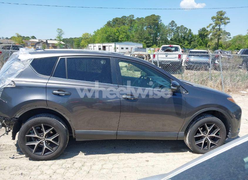 Photo 13 of 2018 Toyota Rav4 SE (VIN JTMNFREV3JJ182947)