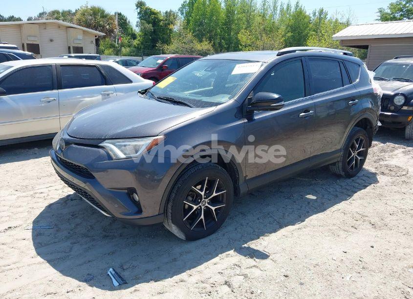 Photo 2 of 2018 Toyota Rav4 SE (VIN JTMNFREV3JJ182947)
