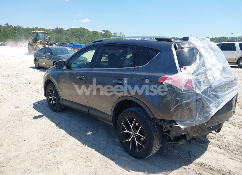 Photo 3 of 2018 Toyota Rav4 SE (VIN JTMNFREV3JJ182947)