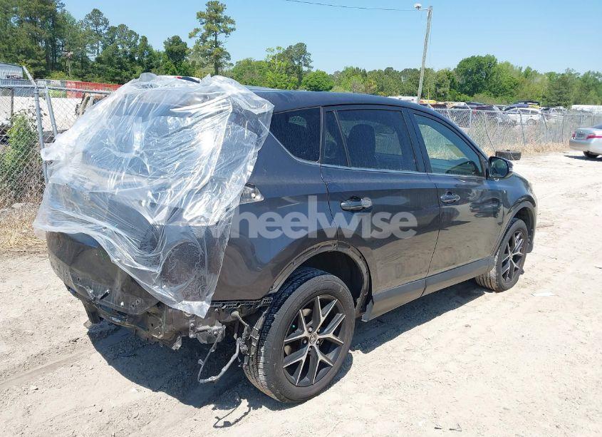 Photo 4 of 2018 Toyota Rav4 SE (VIN JTMNFREV3JJ182947)