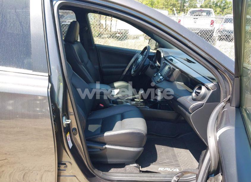 Photo 5 of 2018 Toyota Rav4 SE (VIN JTMNFREV3JJ182947)