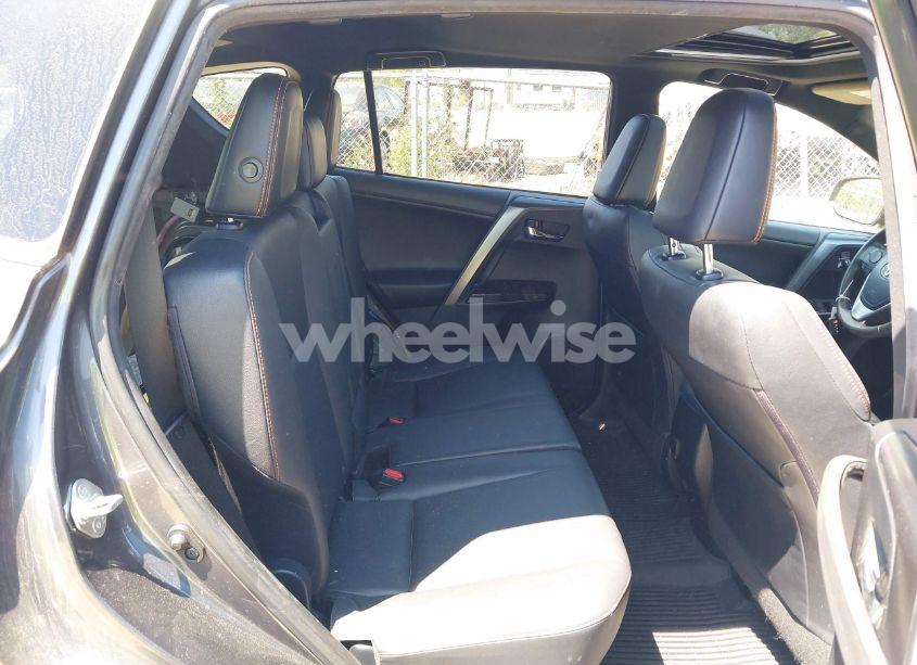 Photo 8 of 2018 Toyota Rav4 SE (VIN JTMNFREV3JJ182947)