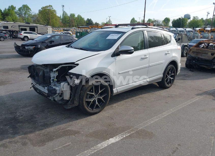 Photo 2 of 2016 Toyota Rav4 SE (VIN JTMNFREVXGJ078772)