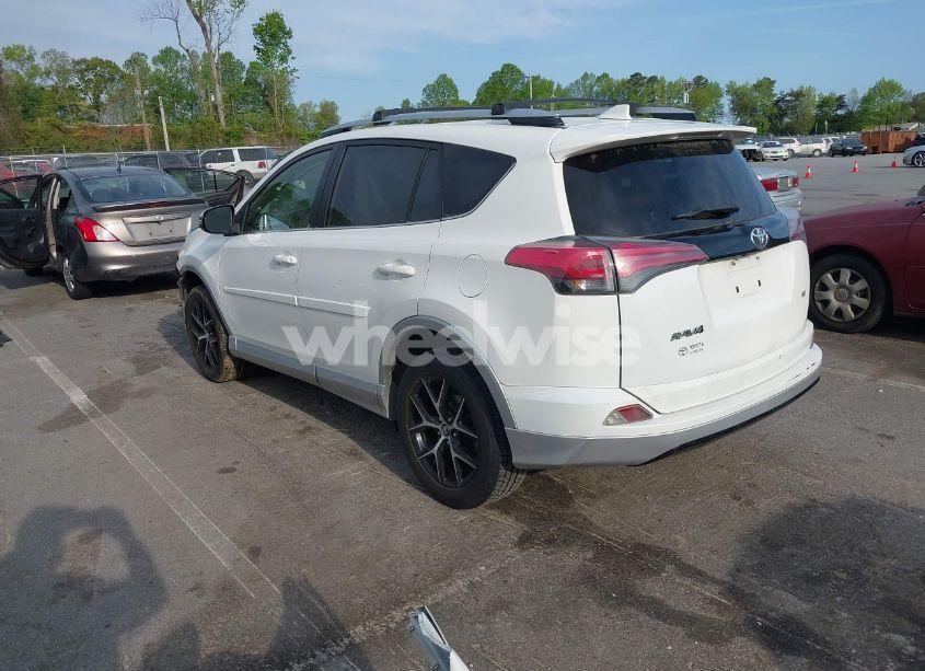 Photo 3 of 2016 Toyota Rav4 SE (VIN JTMNFREVXGJ078772)