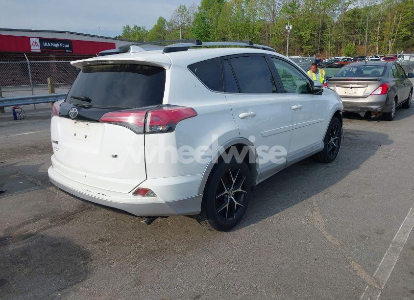 Photo 4 of 2016 Toyota Rav4 SE (VIN JTMNFREVXGJ078772)