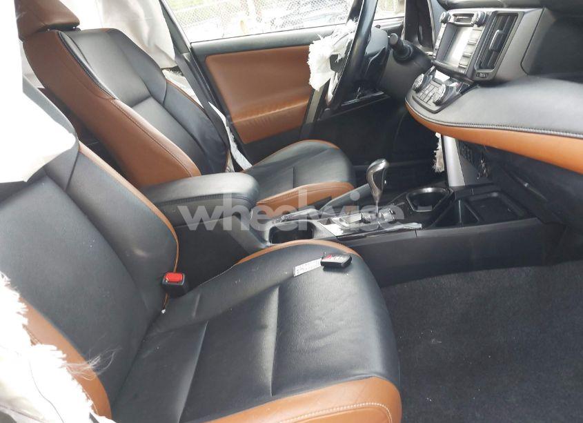 Photo 5 of 2016 Toyota Rav4 SE (VIN JTMNFREVXGJ078772)