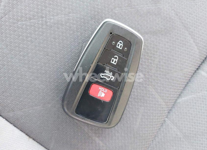 Photo 11 of 2019 Toyota Rav4 XLE (VIN JTMP1RFV0KD020442)