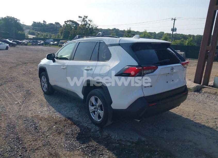 Photo 3 of 2019 Toyota Rav4 XLE (VIN JTMP1RFV0KD020442)