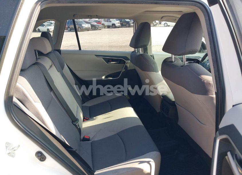 Photo 8 of 2019 Toyota Rav4 XLE (VIN JTMP1RFV0KD020442)