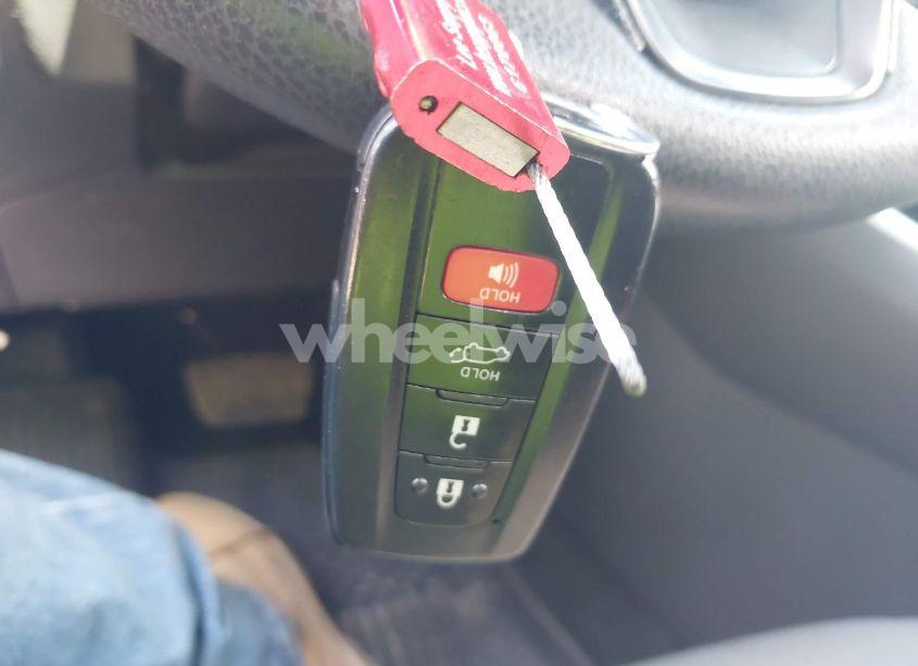 Photo 11 of 2019 Toyota Rav4 XLE (VIN JTMP1RFV0KD034373)