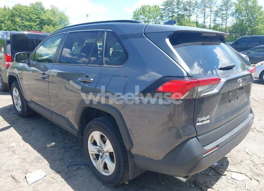Photo 3 of 2019 Toyota Rav4 XLE (VIN JTMP1RFV0KD034373)