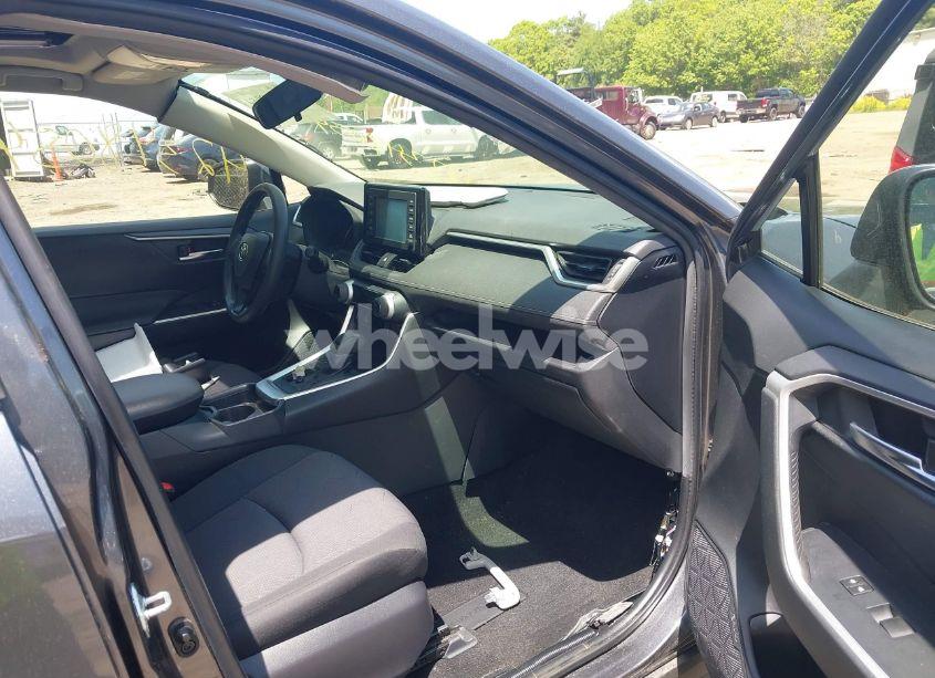 Photo 5 of 2019 Toyota Rav4 XLE (VIN JTMP1RFV0KD034373)