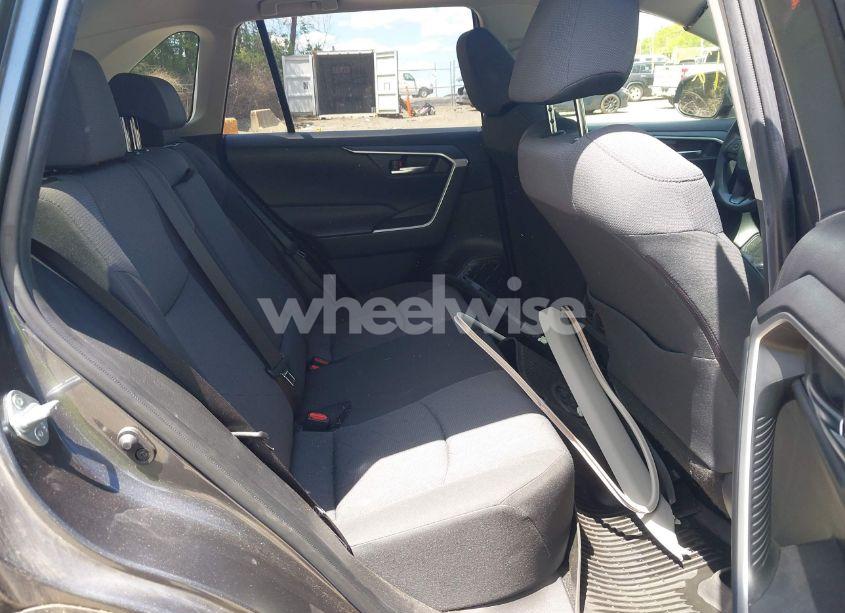 Photo 8 of 2019 Toyota Rav4 XLE (VIN JTMP1RFV0KD034373)