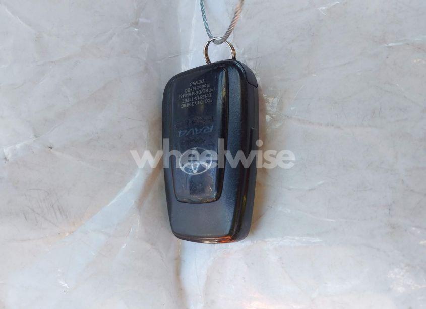 Photo 11 of 2019 Toyota Rav4 XLE (VIN JTMP1RFV0KD510962)