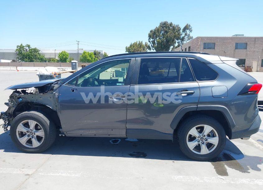 Photo 15 of 2019 Toyota Rav4 XLE (VIN JTMP1RFV0KD510962)