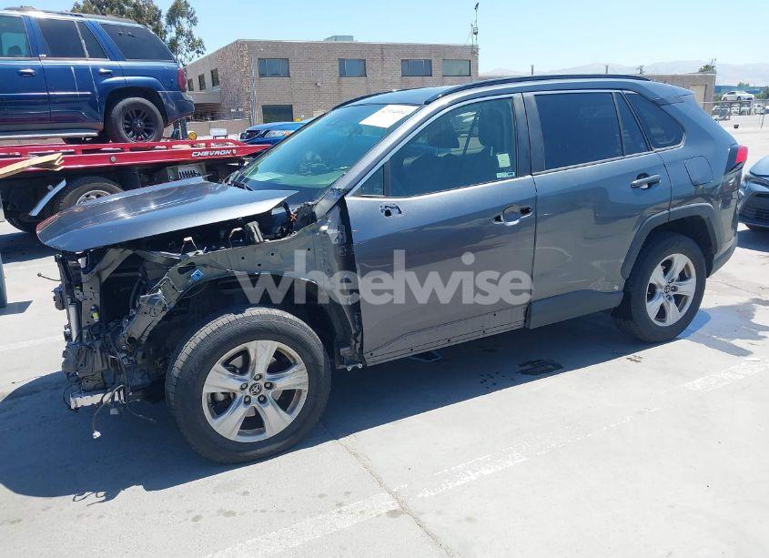 Photo 2 of 2019 Toyota Rav4 XLE (VIN JTMP1RFV0KD510962)