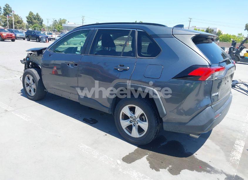 Photo 3 of 2019 Toyota Rav4 XLE (VIN JTMP1RFV0KD510962)