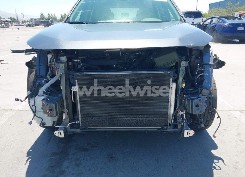 Photo 6 of 2019 Toyota Rav4 XLE (VIN JTMP1RFV0KD510962)